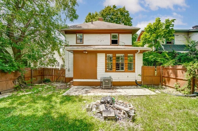Building Photo - Spacious Three Bedroom in Dayton!