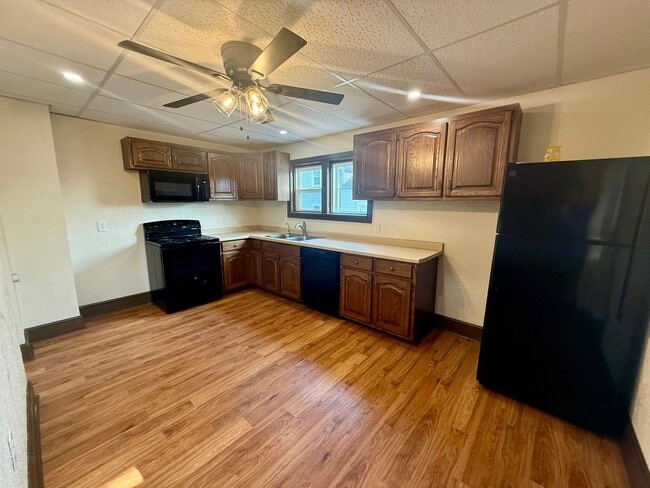 Building Photo - 915 S 3rd Ave