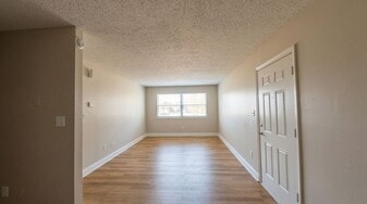 Building Photo - The Pointe on Lafayette