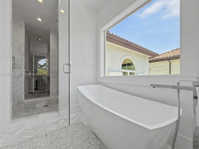 Building Photo - 13689 Deering Bay Dr