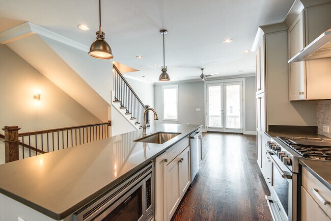 Building Photo - 3BR/3.5BA is Right Size, Right Price, and Right Nice at 8th & Wedgewood!!!