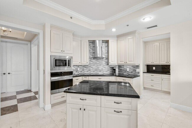 Building Photo - 3000 Jimmy Buffett Mem Hwy