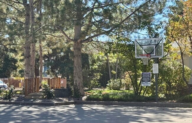 Building Photo - 1011 S Valentia St