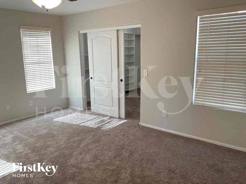 Building Photo - 4151 E Oakland St