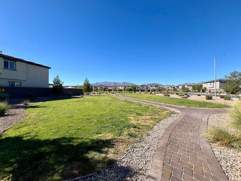 Building Photo - 2878 Sweeping Palm Rd