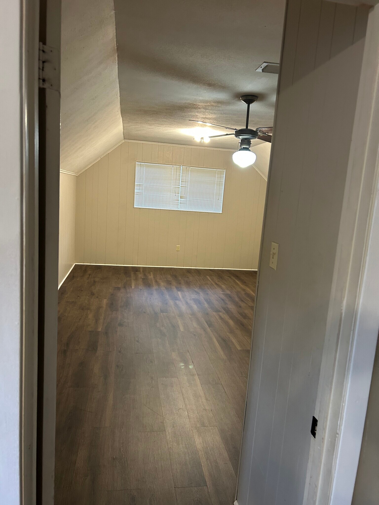 Building Photo - 867 Belden Dr
