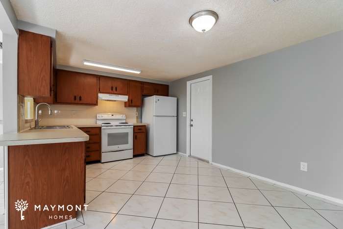 Building Photo - 3724 Redwood Dr