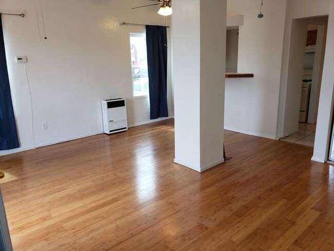 Building Photo - $500 REBATE Bright end unit - North Park S...