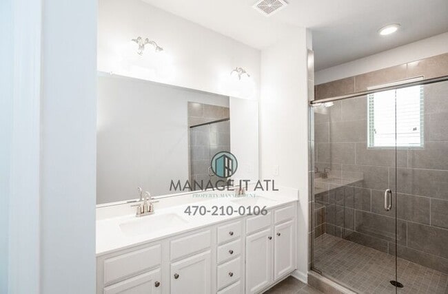 Building Photo - Great location! Elegant Townhome in Doraville