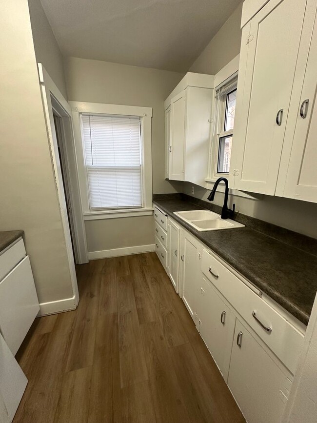 Building Photo - 2 Bed /1 Bath Bungalow