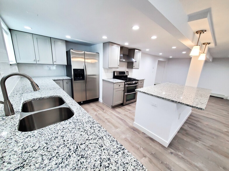 Building Photo - 3595 S Bannock St