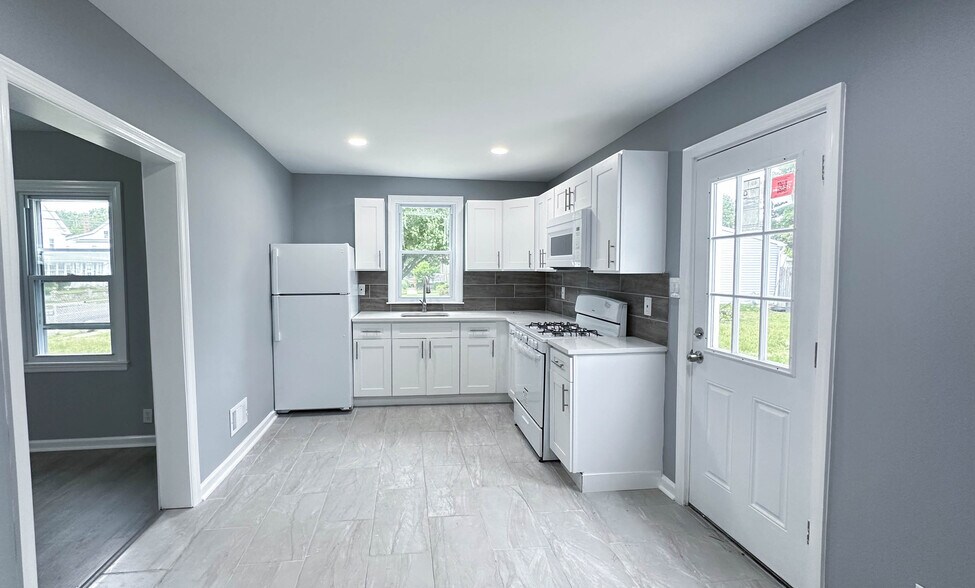 Building Photo - 338 Broad St