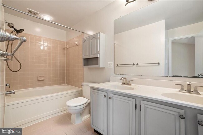 Building Photo - 8316 Linden Oaks Ct