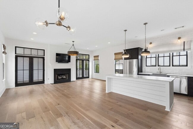 Building Photo - 98 Middle St