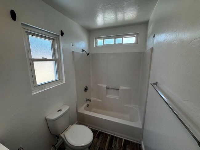Building Photo - 5448 Encina Dr