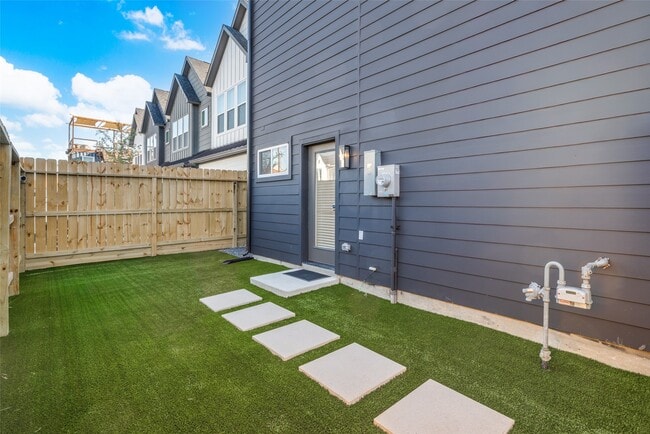 Building Photo - 412 N Nagle St