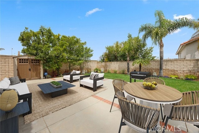 Building Photo - 1427 E Cisneros Ln