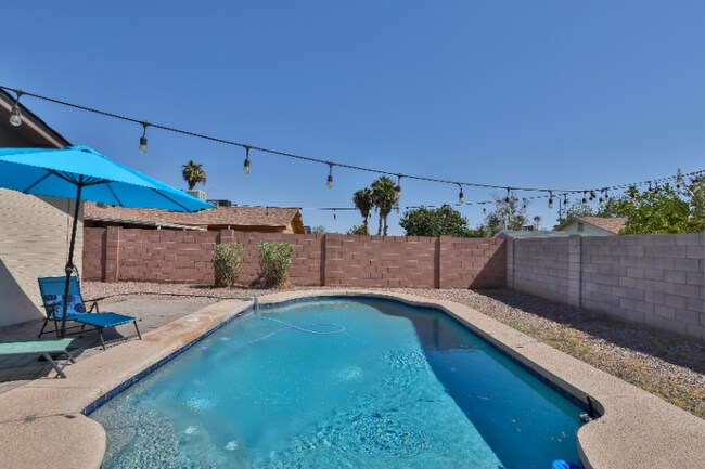 Building Photo - 531 W Del Campo Ave