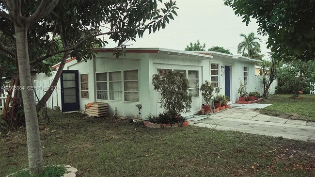 Building Photo - 413 NE 8th St