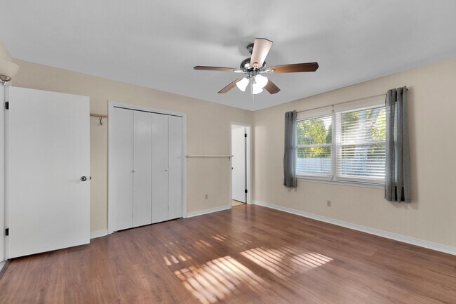 Building Photo - 7710 Charter Oaks Dr