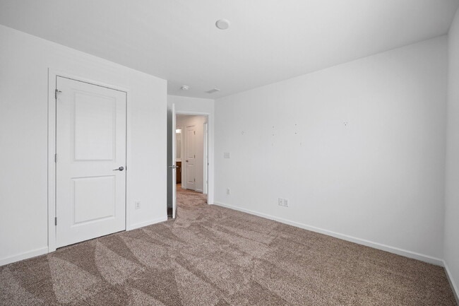 Building Photo - Spacious 3BR Townhome with Garage, Open Layout & Community Pool – Move-In Ready!