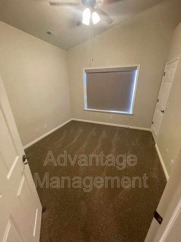 Building Photo - 1061 Canyon Meadow Dr