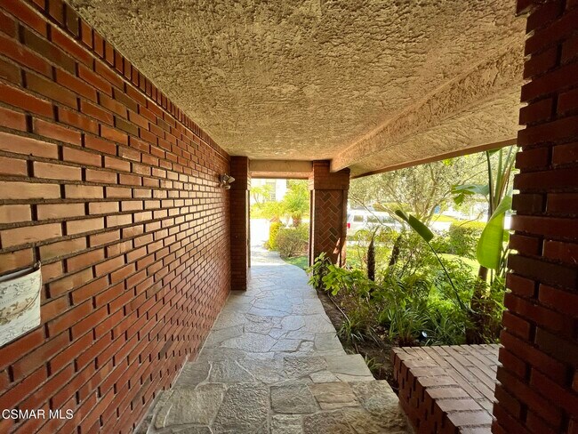 Building Photo - 29160 Oakpath Dr