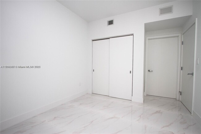 Building Photo - 16385 Biscayne Blvd