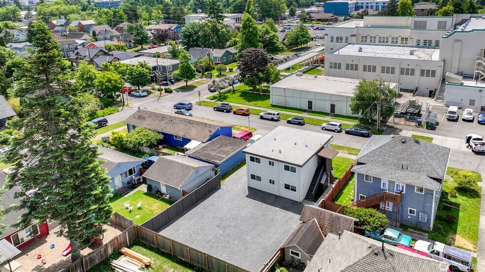 Building Photo - 810 Irving St