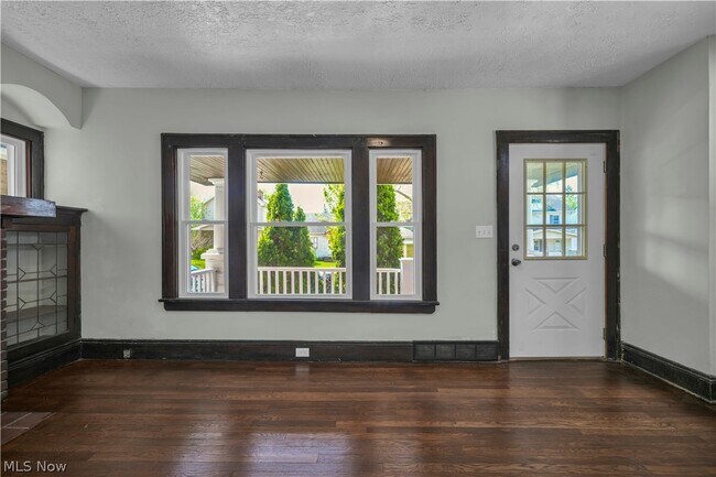 Building Photo - 8505 Bancroft Ave