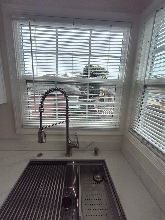 Building Photo - Newly Remodeled Spacious 1BD/1BTH Located In Hayward Near Mission Blvd!!!