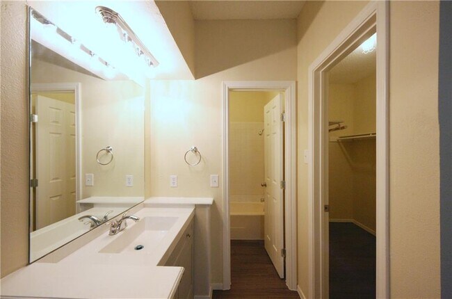 Building Photo - 11611 April Dr