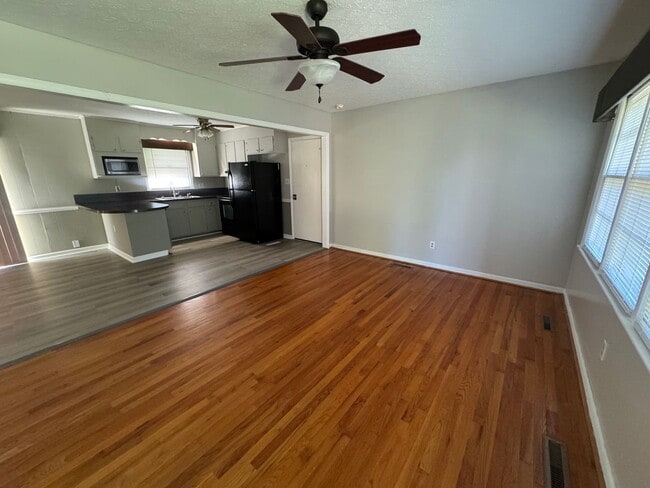 Building Photo - 1696 Crestland Dr