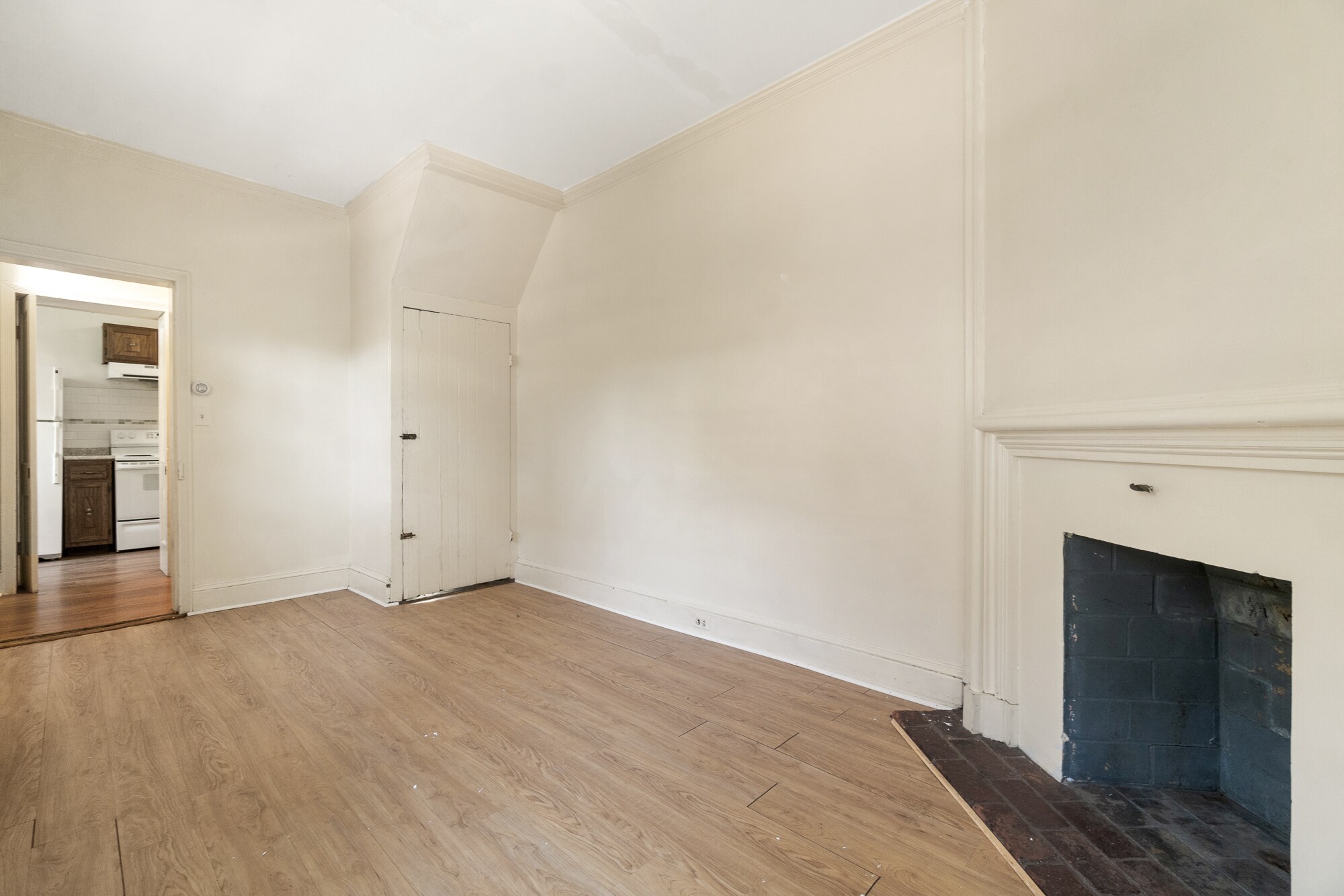 Building Photo - 206 E 3rd St