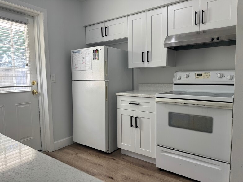 Kitchen right side - 2111 Bonneville Dr