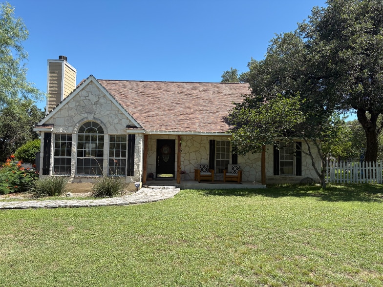 Building Photo - 110 Stonegate S