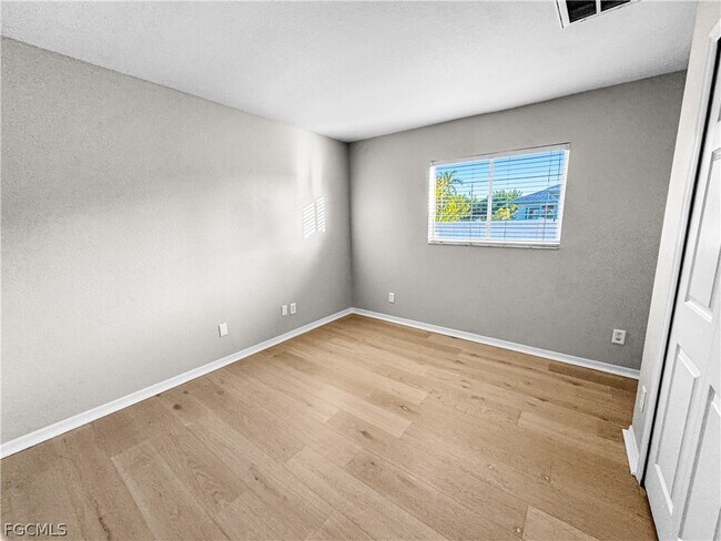 Building Photo - 326 SW 29th St