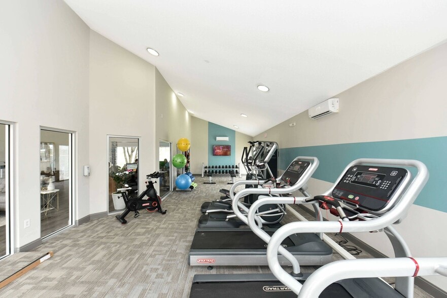 24 Hour Fitness Center - Vetra West Hills