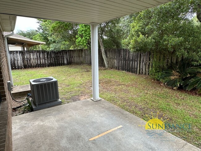 Building Photo - Spacious 2-Bedroom End Unit in Prime Navar...