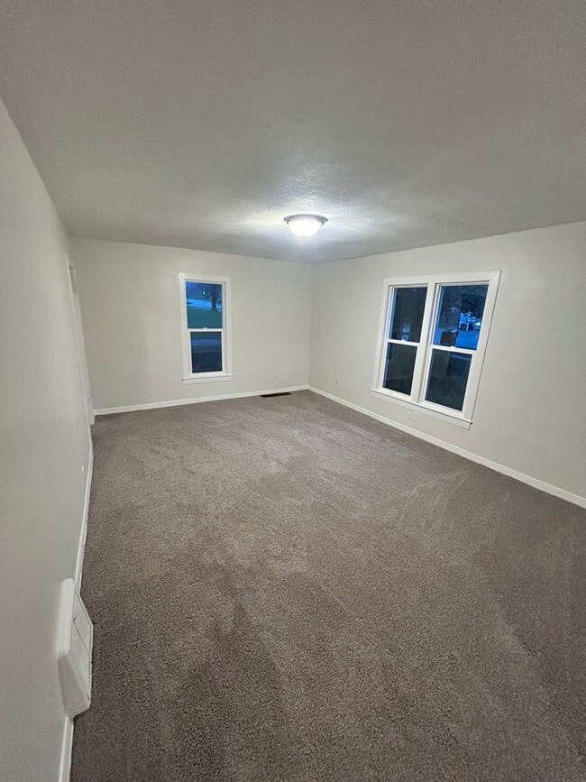 Building Photo - 270 W Pine St NE