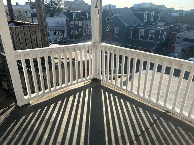 Building Photo - 310 W James St