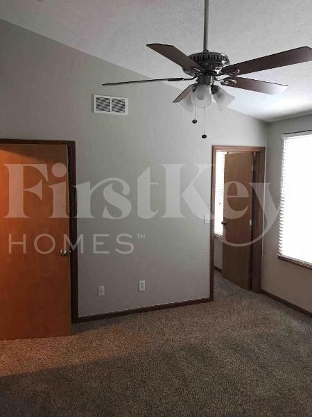 Building Photo - 1547 S Hunters Dr