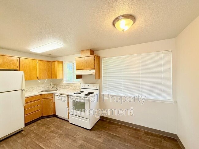 Building Photo - 506 E 34th St