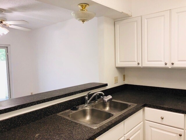 Building Photo - MOVE IN MARCH! 2 Story-Spacious 3 beds 2.5 bath townhouse with attached 2 car garage!!