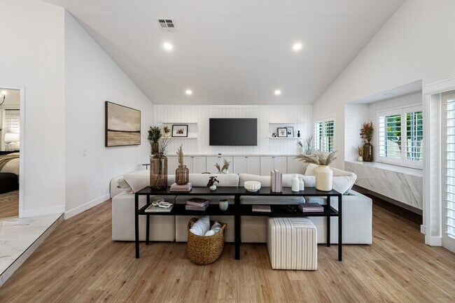 Building Photo - 76817 Manor Ln