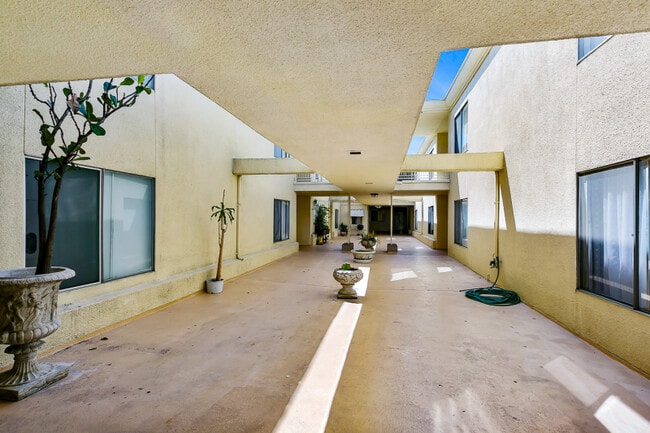 Building Photo - 1417 S Atlantic Blvd