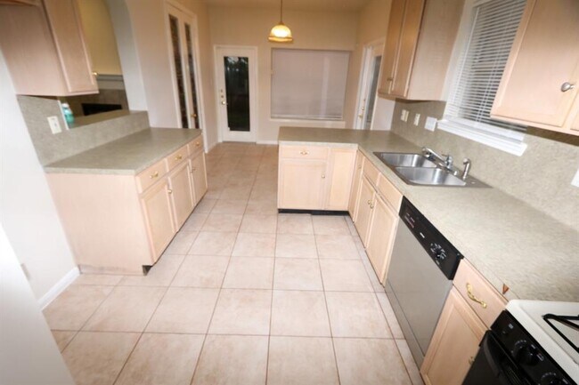 Building Photo - 5022 E Newpark Dr