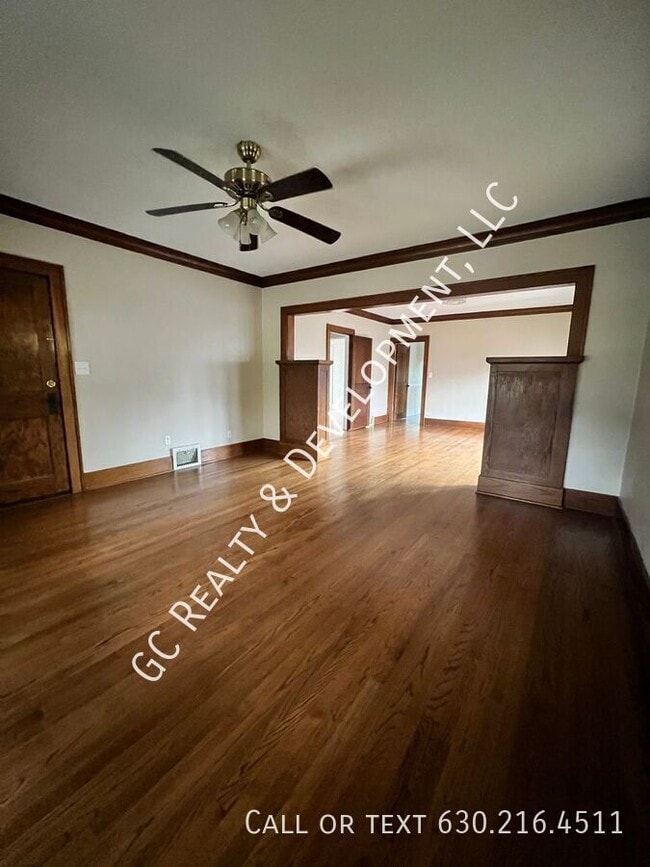 Building Photo - 337 S Maple St