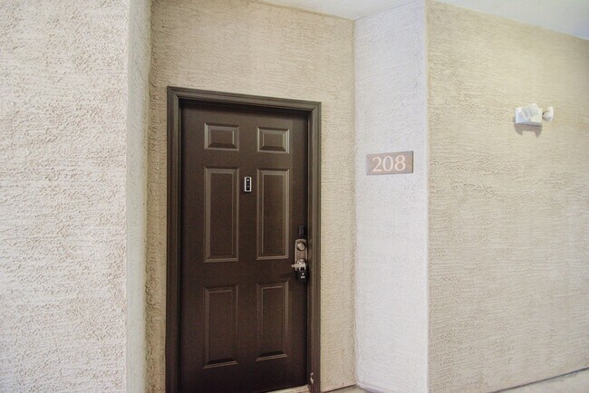 Building Photo - ASU Stay at Regatta Pointe!