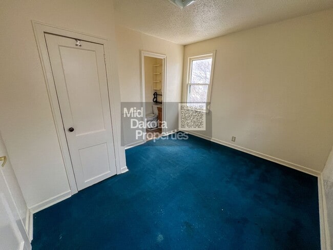 Building Photo - 216 W 12th Ave